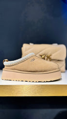 Sabot Tazz in Pelle Scamosciata con Suola Plateau-Ciabatte-Ugg-Vittorio Citro Boutique